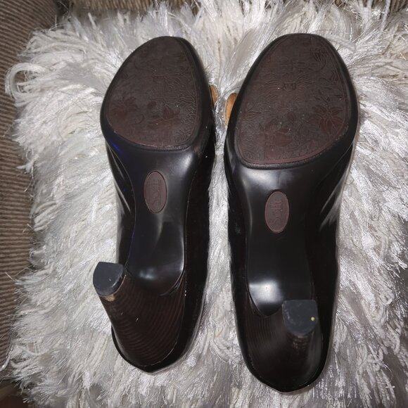 Brown Patent Leather Heels- Size 12 Brand SOFFT - Picture 3 of 3
